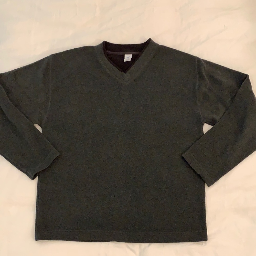 Gap V-neck fleece sweater